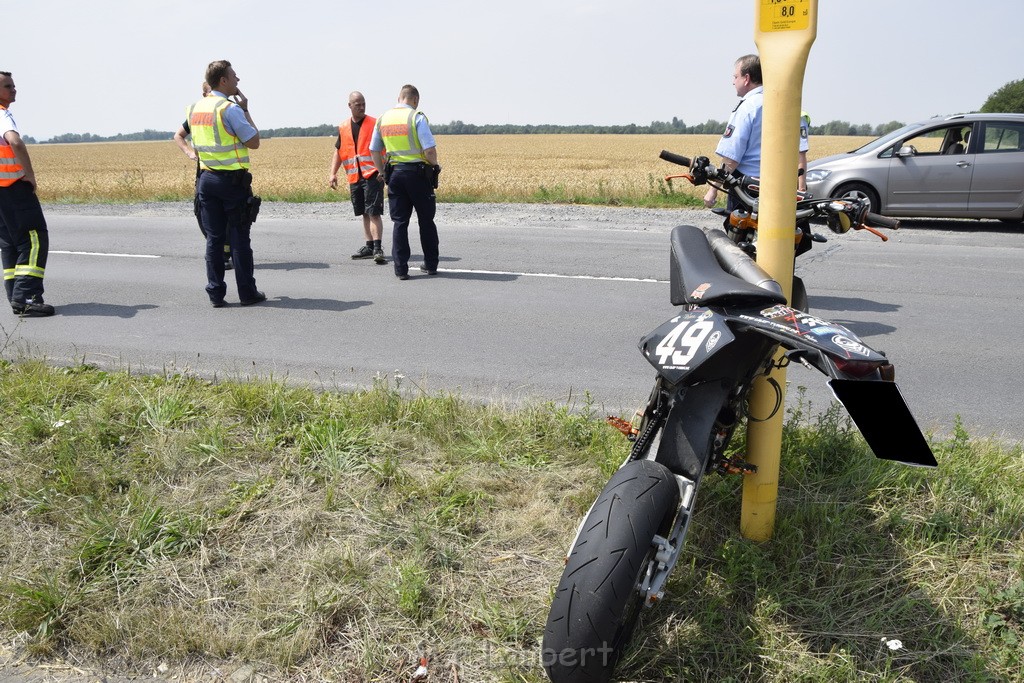 Schwerer Krad Pkw Unfall Koeln Porz Libur Liburer Landstr (Krad Fahrer nach Tagen verstorben) P047.JPG - Miklos Laubert